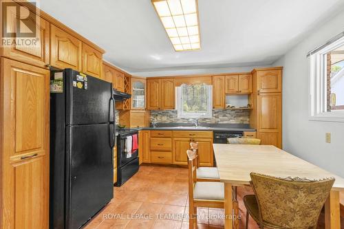 286 Siberia Road, Madawaska Valley, ON - Indoor Photo Showing Kitchen