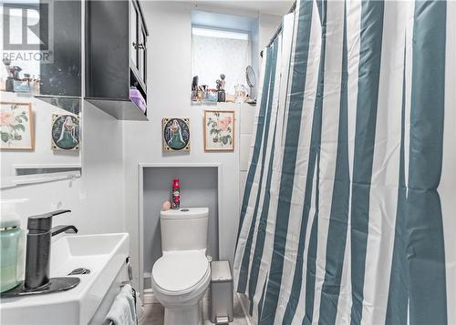 287 Van Horne Street, Sudbury, ON - Indoor Photo Showing Bathroom