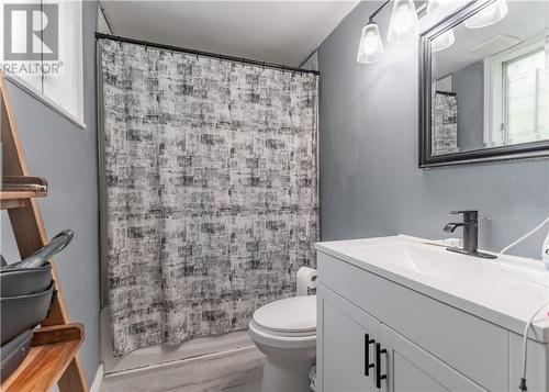 287 Van Horne Street, Sudbury, ON - Indoor Photo Showing Bathroom