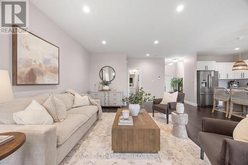 2773 Heardcreek Trail, London North (North S), ON - Indoor Photo Showing Living Room