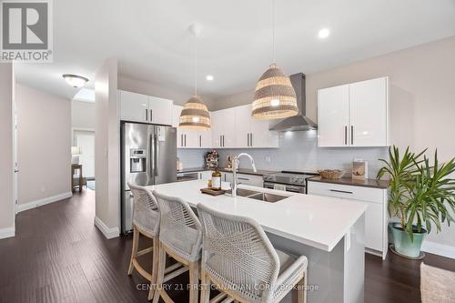 2773 Heardcreek Trail, London North (North S), ON - Indoor Photo Showing Kitchen With Double Sink With Upgraded Kitchen
