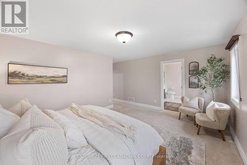 2773 Heardcreek Trail, London North (North S), ON - Indoor Photo Showing Bedroom