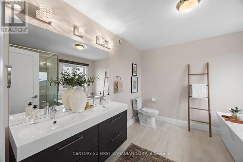 2773 Heardcreek Trail, London North (North S), ON - Indoor Photo Showing Bathroom