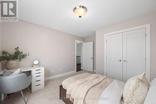 2773 Heardcreek Trail, London North (North S), ON - Indoor Photo Showing Bedroom