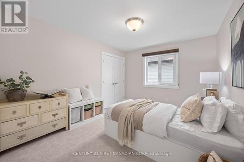 2773 Heardcreek Trail, London North (North S), ON - Indoor Photo Showing Bedroom