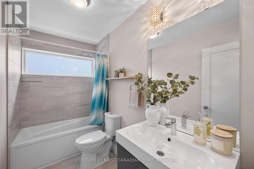 2773 Heardcreek Trail, London North (North S), ON - Indoor Photo Showing Bathroom