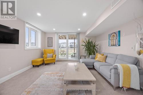2773 Heardcreek Trail, London North (North S), ON - Indoor Photo Showing Living Room