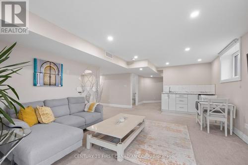 2773 Heardcreek Trail, London North (North S), ON - Indoor Photo Showing Living Room