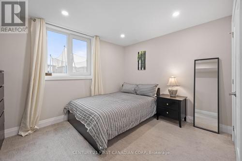 2773 Heardcreek Trail, London North (North S), ON - Indoor Photo Showing Bedroom