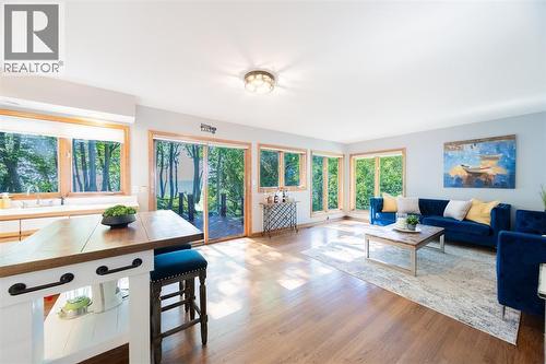 73437 Sandy Beach Drive, Huron County, ON - Indoor Photo Showing Living Room