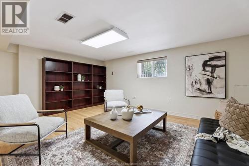 1544 Imperial Crescent, Windsor, ON - Indoor Photo Showing Living Room