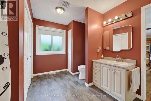 185 Dominion Street N, North Glengarry, ON - Indoor Photo Showing Bathroom