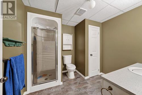 185 Dominion Street N, North Glengarry, ON - Indoor Photo Showing Bathroom