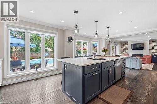 35 Culotta Drive, Waterdown, ON - Indoor Photo Showing Kitchen With Upgraded Kitchen
