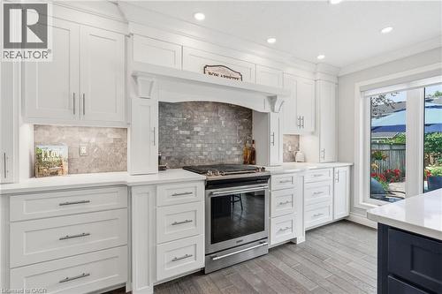 35 Culotta Drive, Waterdown, ON - Indoor Photo Showing Kitchen With Upgraded Kitchen