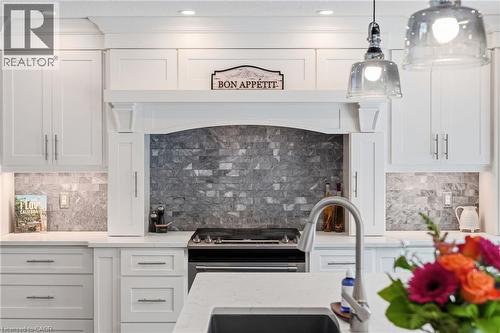 35 Culotta Drive, Waterdown, ON - Indoor Photo Showing Kitchen With Upgraded Kitchen