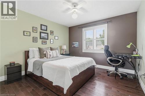 35 Culotta Drive, Waterdown, ON - Indoor Photo Showing Bedroom