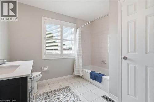 35 Culotta Drive, Waterdown, ON - Indoor Photo Showing Bathroom