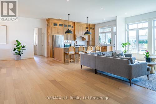 60 August Crescent, Norwich (Otterville), ON - Indoor Photo Showing Living Room