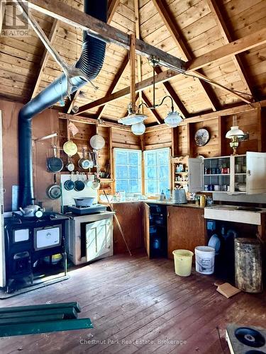 Winter view. Cottage sits just feet from the shor - 17 Whitefish Lake Apl1582, Algonquin Highlands (Lawrence), ON - Indoor