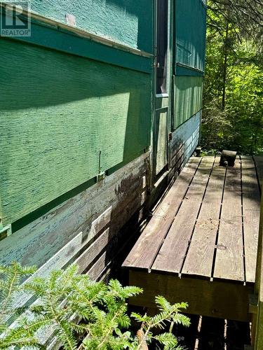 Some rot, wood needs replaced, cosmetic/structural - 17 Whitefish Lake Apl1582, Algonquin Highlands (Lawrence), ON - Outdoor
