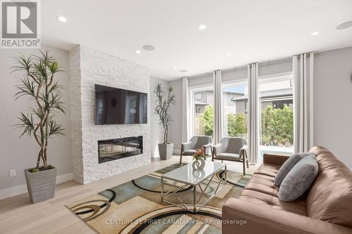 2190 Bakervilla Street, London South (South V), ON - Indoor Photo Showing Living Room With Fireplace
