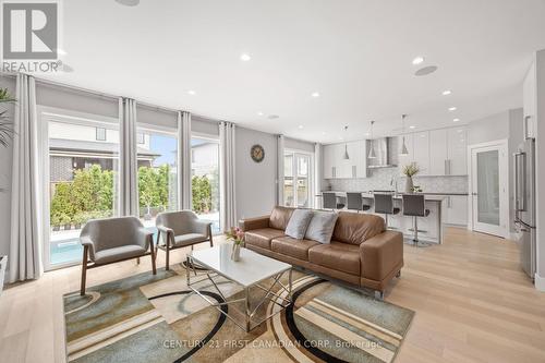 2190 Bakervilla Street, London South (South V), ON - Indoor Photo Showing Living Room