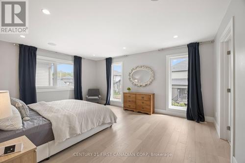 2190 Bakervilla Street, London South (South V), ON - Indoor Photo Showing Bedroom