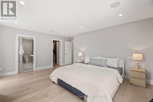 2190 Bakervilla Street, London South (South V), ON - Indoor Photo Showing Bedroom