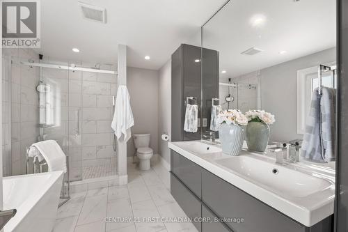 2190 Bakervilla Street, London South (South V), ON - Indoor Photo Showing Bathroom