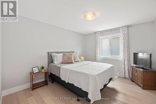 2190 Bakervilla Street, London South (South V), ON - Indoor Photo Showing Bedroom