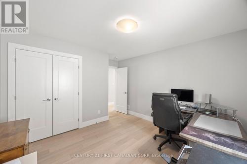 2190 Bakervilla Street, London South (South V), ON - Indoor Photo Showing Office