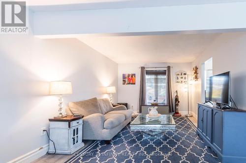 460 Pigden Road, Madoc, ON - Indoor Photo Showing Living Room