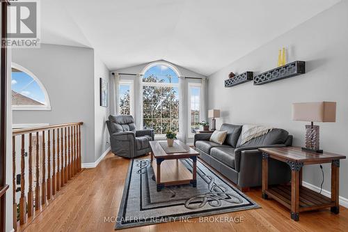9 Hartwood Crescent, Greater Napanee (Greater Napanee), ON - Indoor Photo Showing Living Room