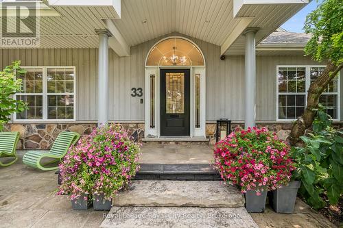 Hundreds of thousands spent to create this estate. - 33 Edgehill Drive, Guelph (Exhibition Park), ON - Outdoor