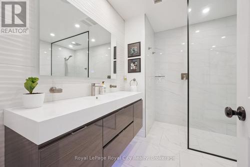Magnificnet ensuite - 33 Edgehill Drive, Guelph (Exhibition Park), ON - Indoor Photo Showing Bathroom