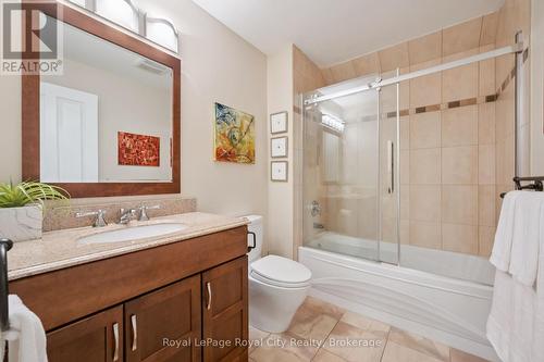 2nd floor 4 pc bath - 33 Edgehill Drive, Guelph (Exhibition Park), ON - Indoor Photo Showing Bathroom