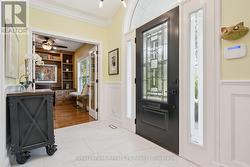 Glorious entry with access to a dignified office - 