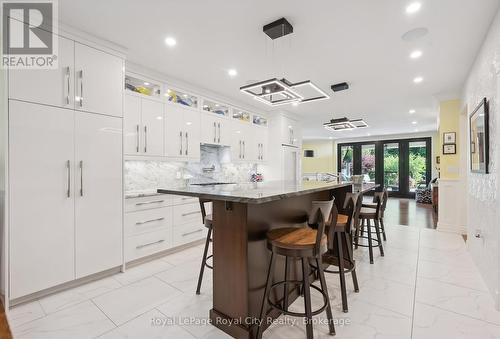 High gloss--high end and still brand new! - 33 Edgehill Drive, Guelph (Exhibition Park), ON - Indoor Photo Showing Kitchen With Upgraded Kitchen