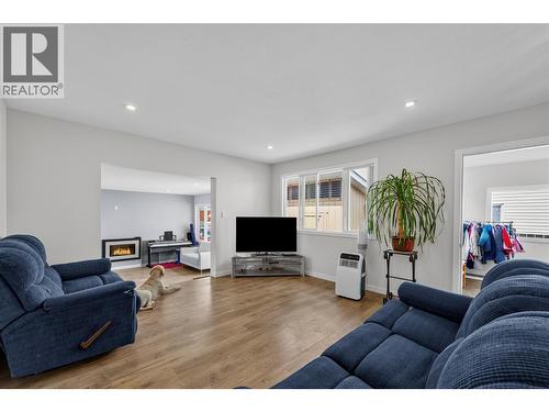 1626 Greig Street, Merritt, BC - Indoor Photo Showing Living Room