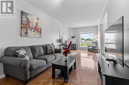966 Torovin Private, Ottawa, ON - Indoor Photo Showing Living Room