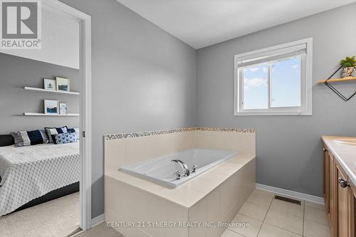 966 Torovin Private, Ottawa, ON - Indoor Photo Showing Bathroom