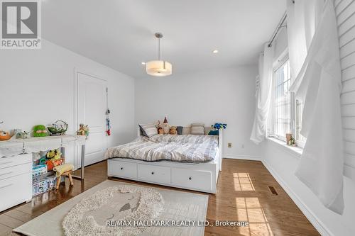 384 Kennedy Street W, Aurora, ON - Indoor Photo Showing Bedroom