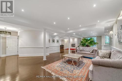 384 Kennedy Street W, Aurora, ON - Indoor Photo Showing Living Room