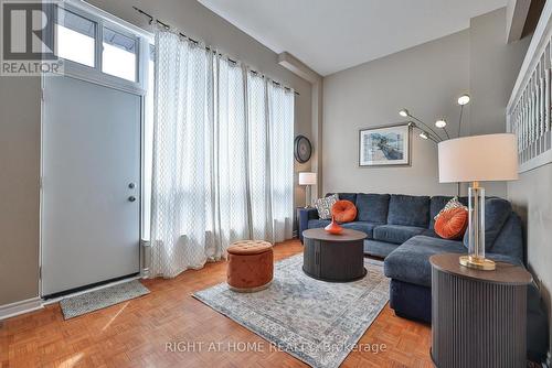 74 - 100 Darras Court, Brampton, ON - Indoor Photo Showing Living Room