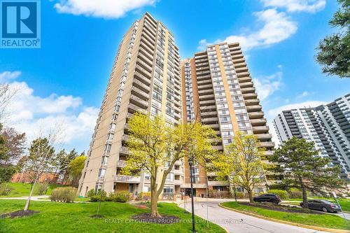1802 - 10 Martha Eaton Way, Toronto, ON - Outdoor With Facade