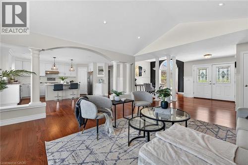 1140 River Road, Cayuga, ON - Indoor Photo Showing Living Room