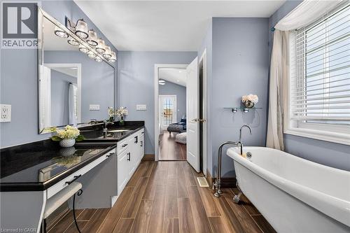1140 River Road, Cayuga, ON - Indoor Photo Showing Bathroom