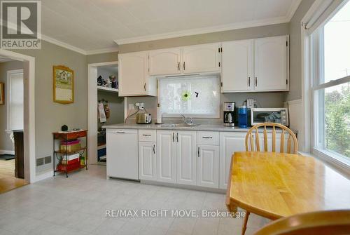 430 Gill Street, Orillia, ON - Indoor Photo Showing Kitchen