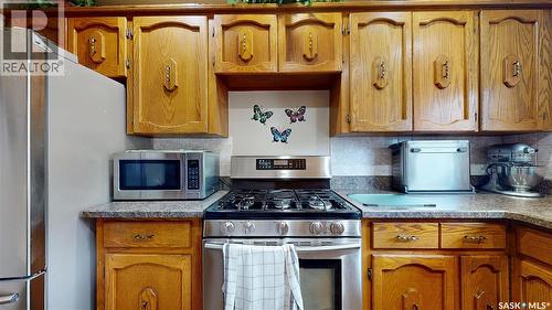 131 Wells Street, Regina, SK - Indoor Photo Showing Kitchen